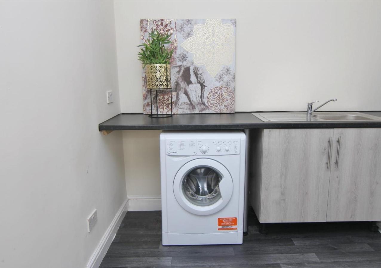 Cute 4 Mins Walk To Planet Ice, Sleeps 3 Apartment
